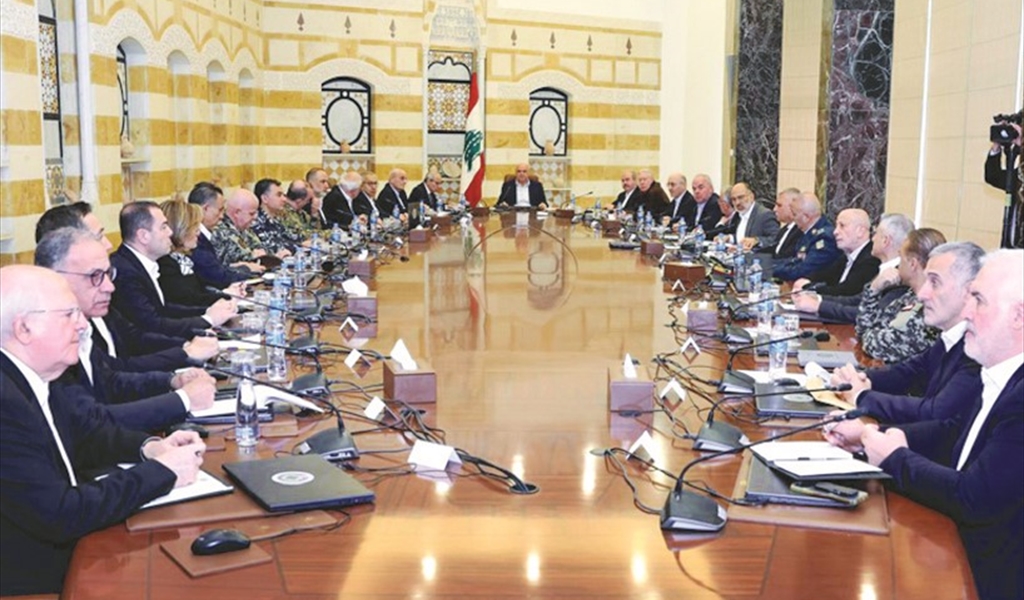 الرئيس عون مترئساً المجلس الأعلى للدفاع بحضور الرئيس سلام