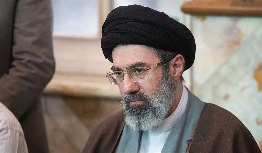 مجتبى خامنئي مرشداً جديداً لإيران خلفاً لوالده الراحل علي خامنئي