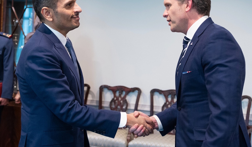 رئيس الوزراء القطري يجتمع مع وزير الحرب الأمريكي في واشنطن