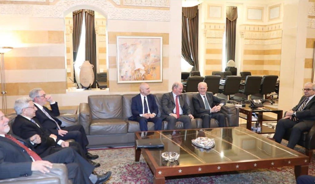 الرئيس سلام مستقبلاً وفد الجبهة