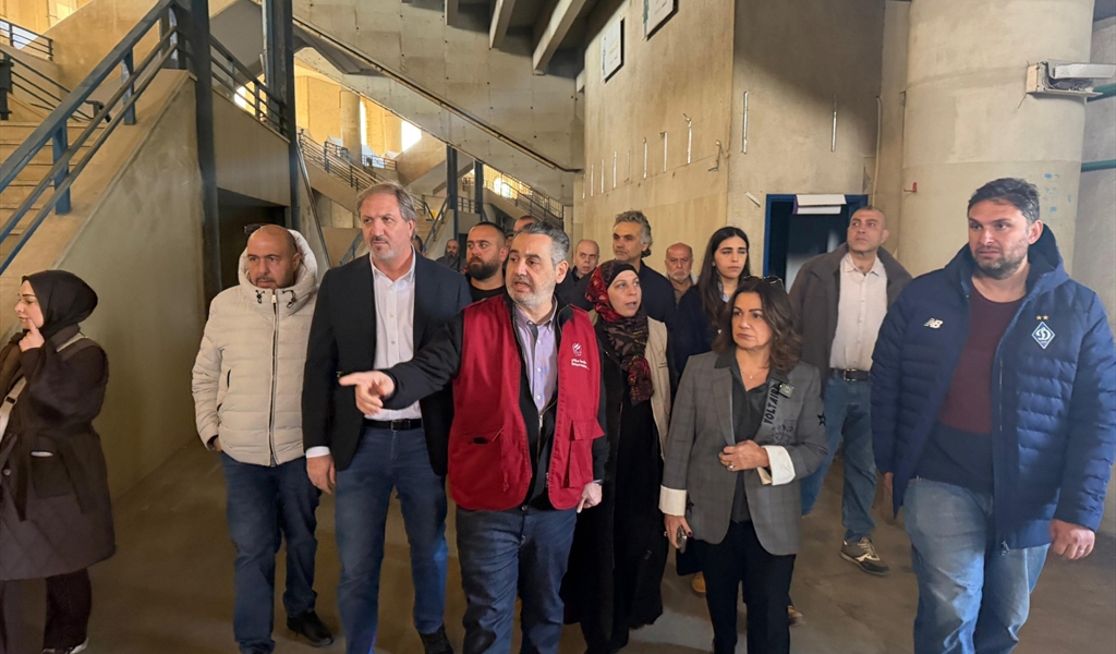 الوزيرة السيد تجول في المدينة الرياضية برفقة زيدان والصفح