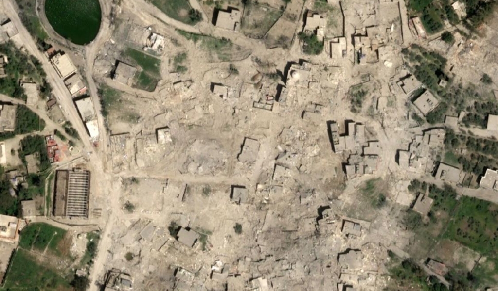 بالصورة: مشهد جوي يظهر وسط بلدة عيناثا بعد عملية النسف الكبيرة التي قام بها الاحتلال بالأمس