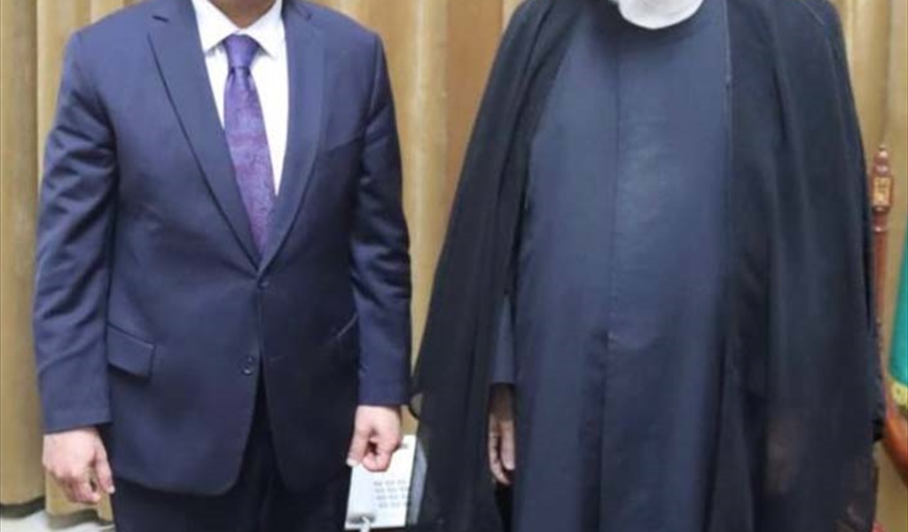 الشيخ الخطيب مستقبلاً السفير الكويتي