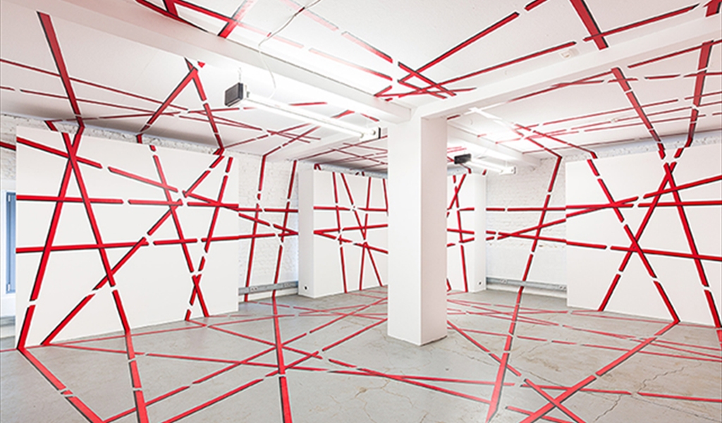 معنى بصري يوحي بفوضى ذات نظم إيقاعية بصرياً