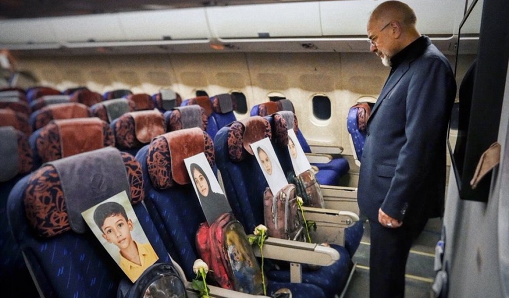 📷 في طريقه الى المفاوضات.. قاليباف ينشر صورة معلقًا: رفاقي في هذه الرحلة