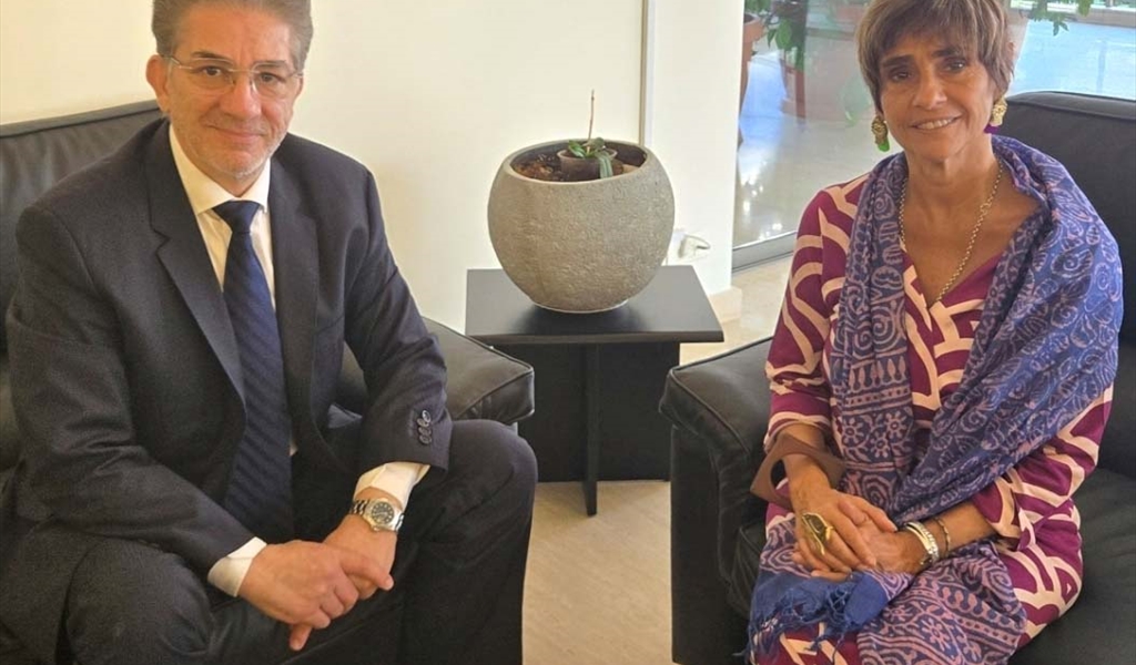 د. منيمنة والسفيرة كوينتار