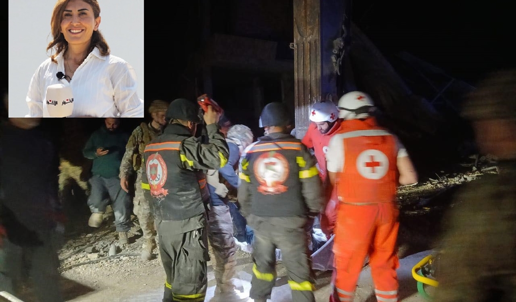 خلال انتشال جثمان الشهيدة آمال خليل من تحت انقاض المنزل الذي دمره الاحتلال الاسرائيلي في الطيري وبدت الشهيدة داخل الاطار