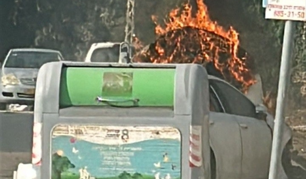 قناة 12 الاسرائيلية: اشتعال النيران في مركبة اثر سقوط صواريخ اطلقت من لبنان
