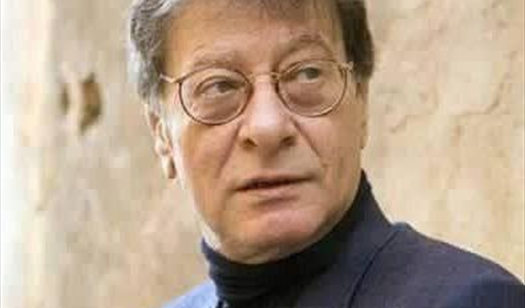 «محمود درويش ينتفضُ على انكسار الضوء»