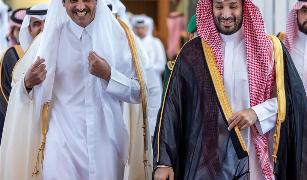 ولي العهد الأمير محمد بن سلمان وأمير قطر الشيخ تميم قبيل اجتماع القمة الخليجية في جدة