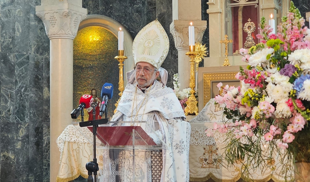 البطريرك ميناسيان في قداس الفصح: لبنان القيامة والمستقبل