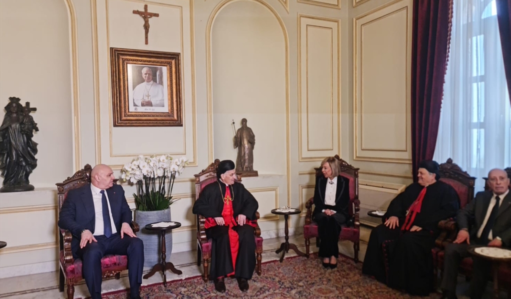 عون: السلم الأهلي خط أحمر.. ولمن ينتقد التفاوض: "شو جاييني من الحرب تبعك"؟