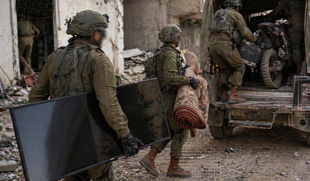 من إعلام العدو: عسكر العدو ينهبون بيوت الجنوبيين تحت أنظار قياداتهم!