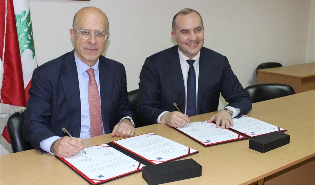 مكي ومكسانس دويو خلال توقيع الاتفاقية