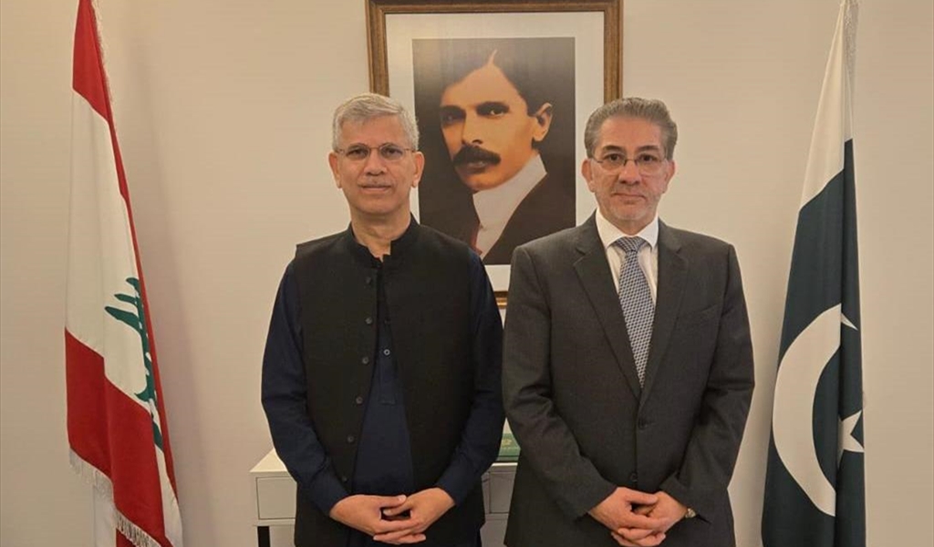 د. منيمنة مع السفير الباكستاني سلمان أطهر