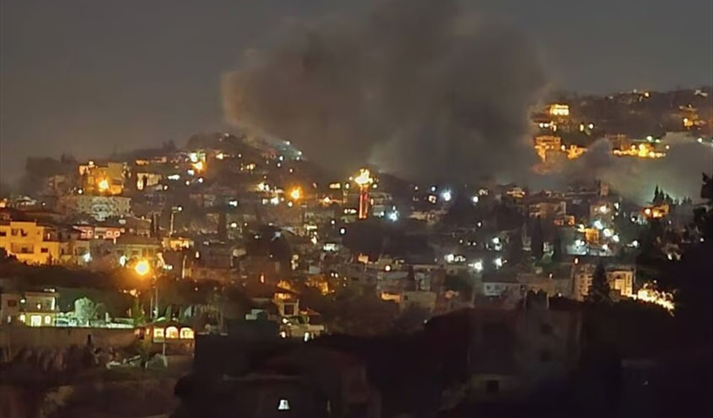 استهداف عناصر الدفاع المدني في غارة اسرائيلية على بلدة مجدل زون قضاء صور