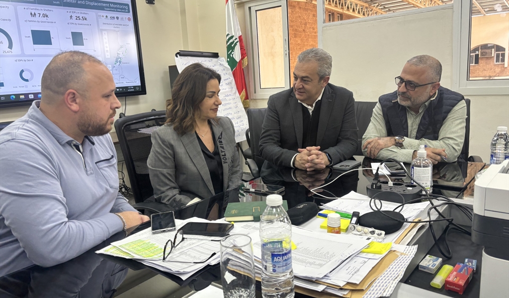 الوزيرة السيد مع رئيس البلدية والاعضاء