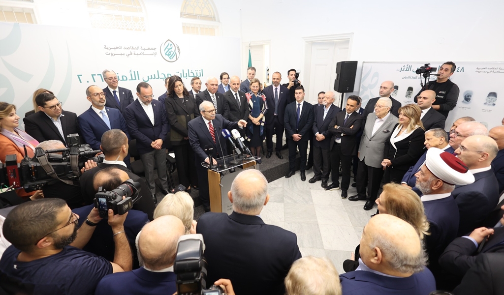 الرئيس سلام يتحدث بعد انتخاب مجلس أمناء جديد لجمعية المقاصد وبدا المفتي دريان والأعضاء الجدد (محمود يوسف)