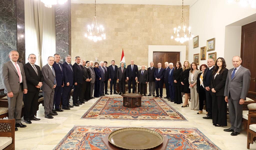 الرئيس عون خلال لقائه وفد الرابطة المارونية