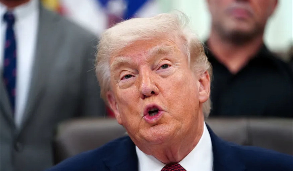 ترامب يتحدث إلى الصحافيين