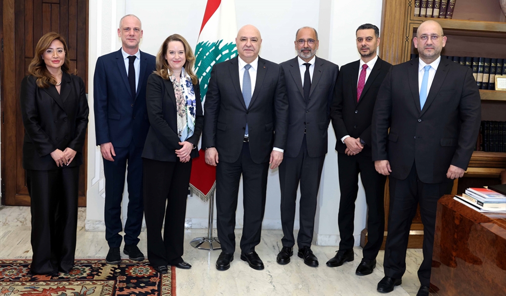 الرئيس عون يتوسط وفد المنظمة الدولية للهجرة