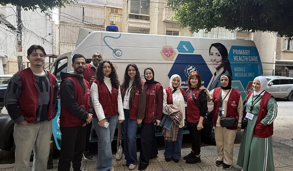 متطوعو مؤسسة مخزومي يدعمون العائلات في مراكز الايواء