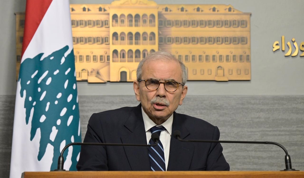 نواف سلام يواجه إيران وحزبها بقوة الدولة