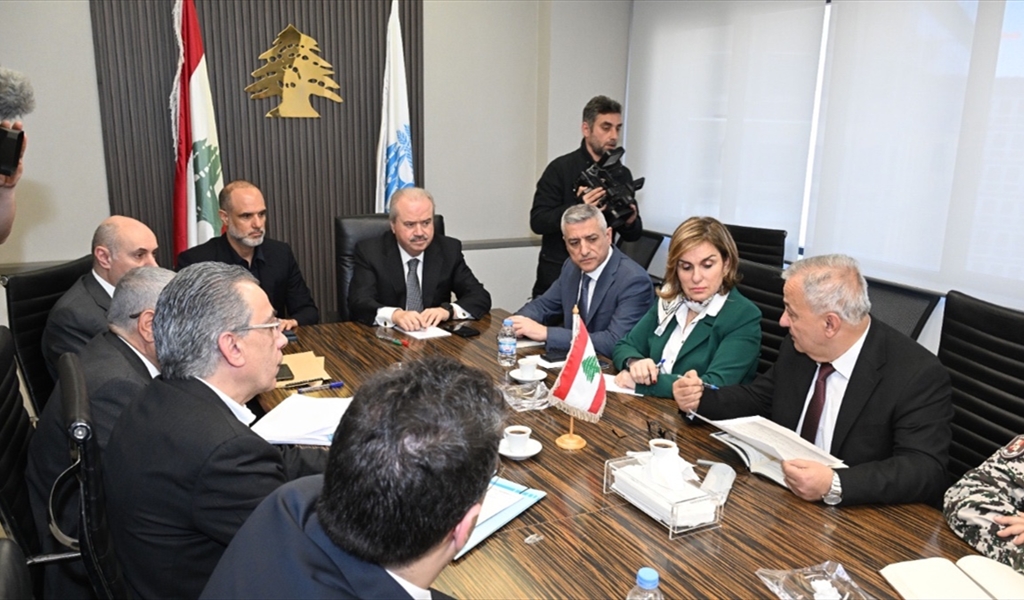 خلال الاجتماع في المالية