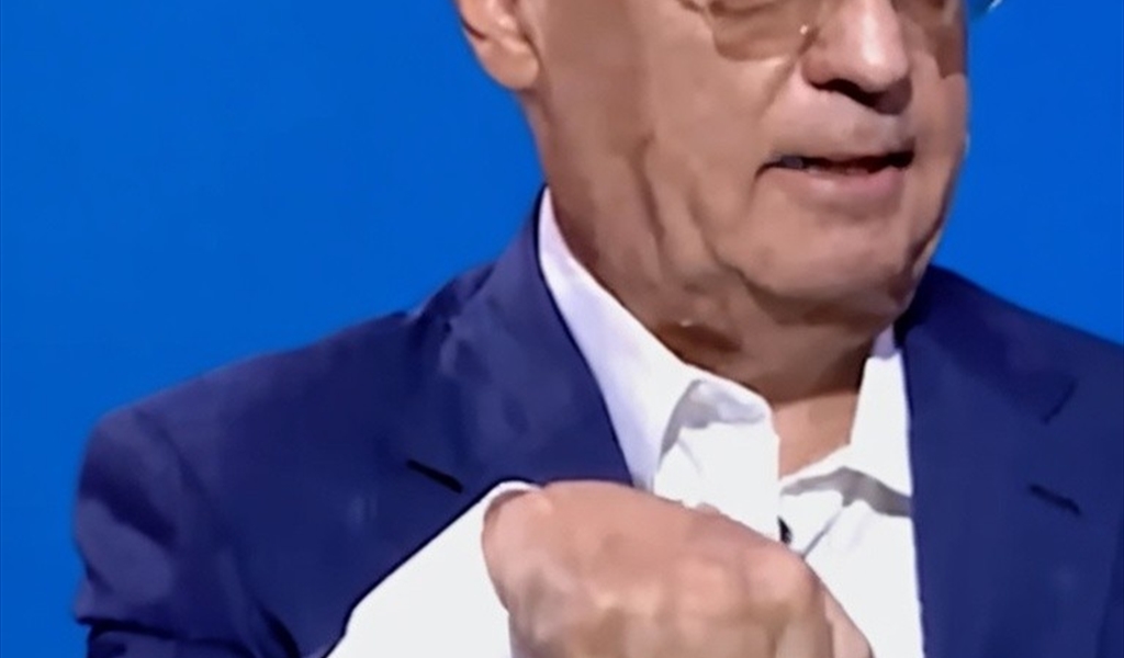 من يضغط الزر؟ ولماذا لا يُضغط؟