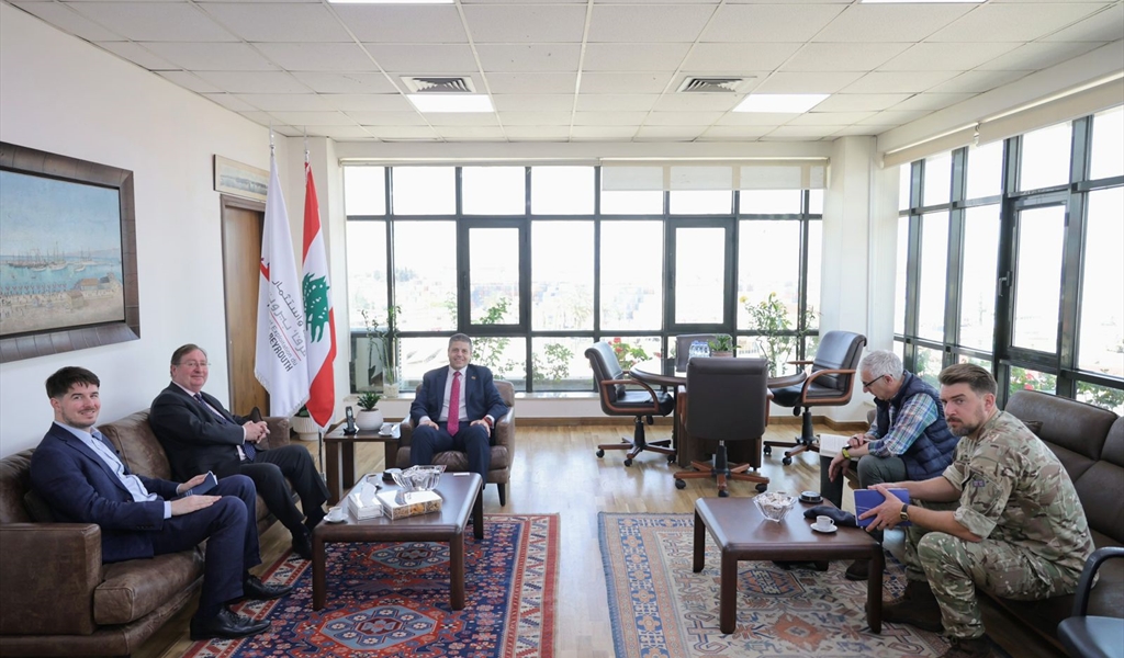 النفّي مستقبلا السفير البريطاني