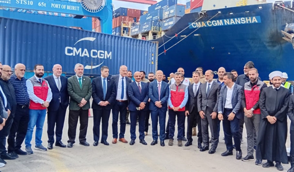 خلال تسلُّم المساعدات التركية