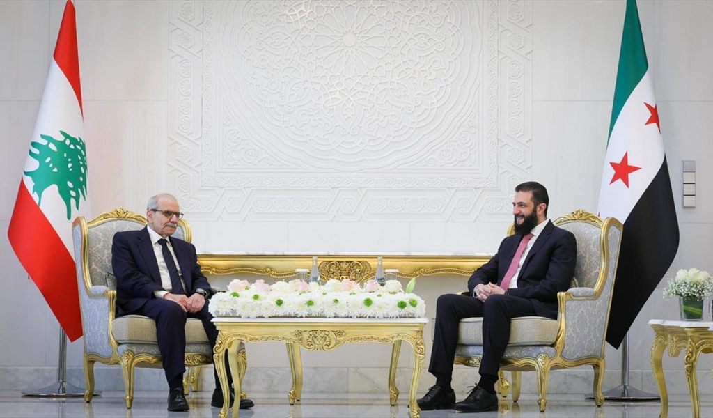الرئيس الشرع مستقبلاً الرئيس سلام في قصر الشعب في دمشق