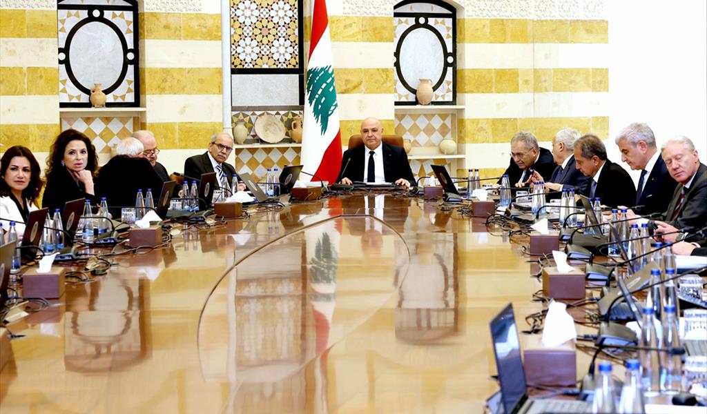 رئيسا الجمهورية والحكومة والوزراء خلال الجلسة في بعبدا