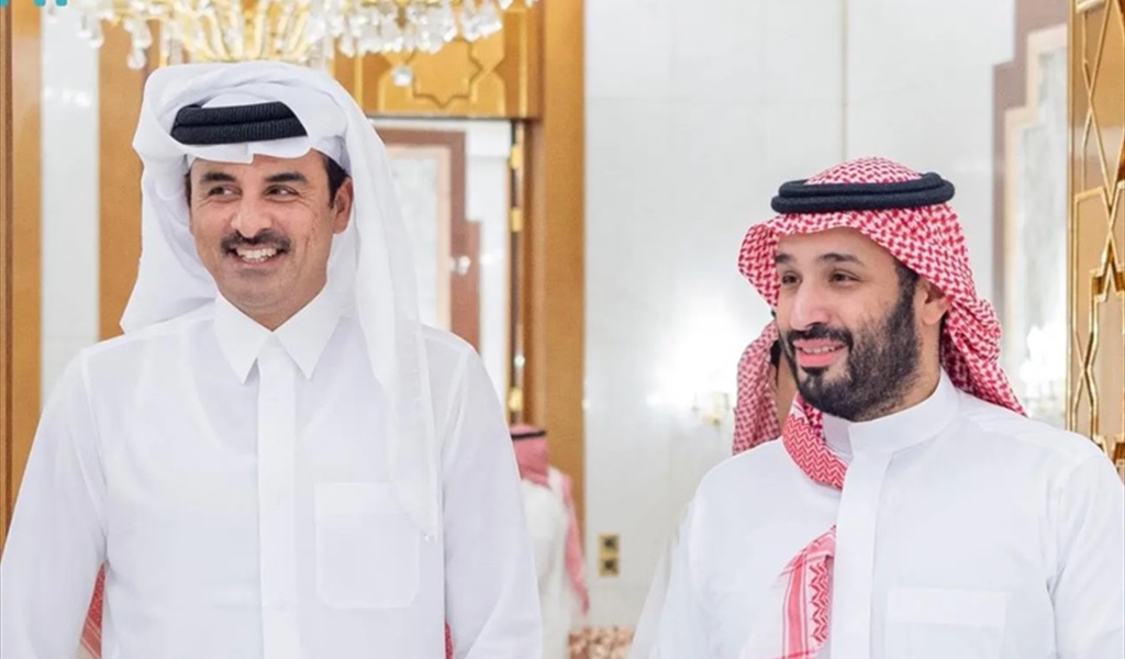 ولي العهد السعودي وأمير قطر يناقشان التطورات في المنطقة