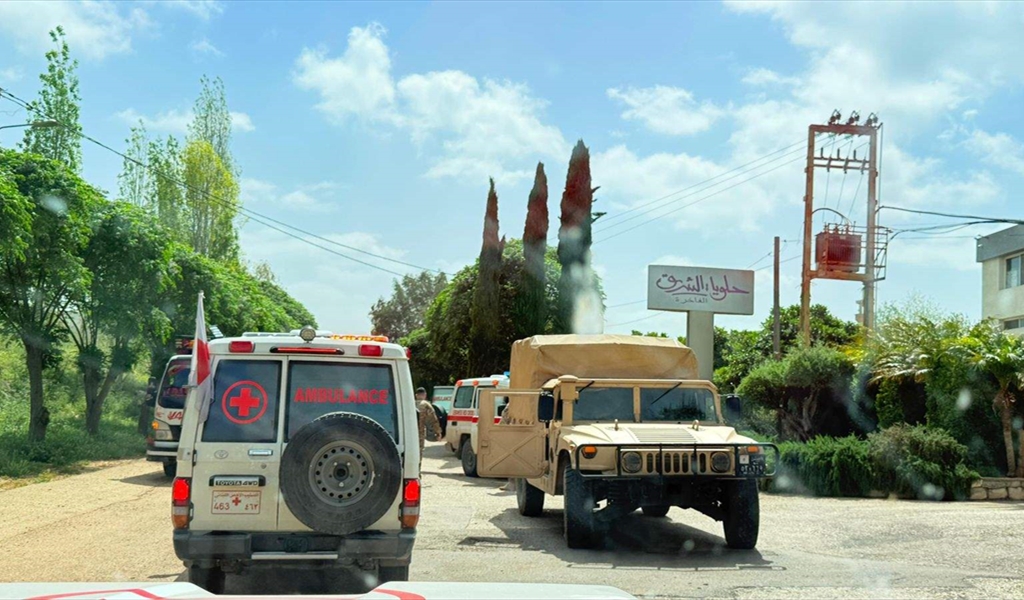 الصليب الأحمر يخلي عائلة وعمال من ميفدون بعد محاصرتهم بمؤازرة الجيش