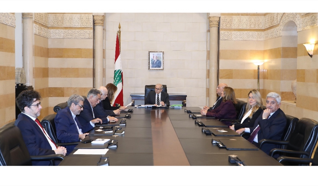 الرئيس سلام مستقبلاً وفد منتدى غسان سكاف