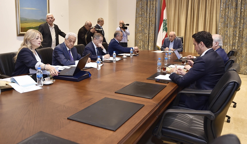 الرئيس بري مترئساً اجتماع مكتب المجلس في عين التينة لإدراج مشروع العفو على جلسة الغد (تصوير: محمود يوسف)
