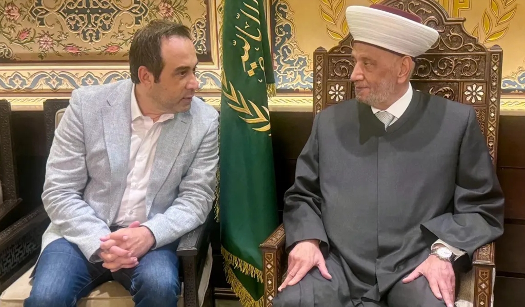 المفتي دريان مستقبلاً النائب بدر