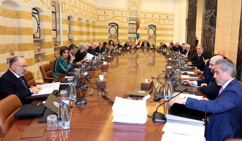 الرئيس عون مترئساً جلسة مجلس الوزراء وبحضور الرئيس سلام والوزراء