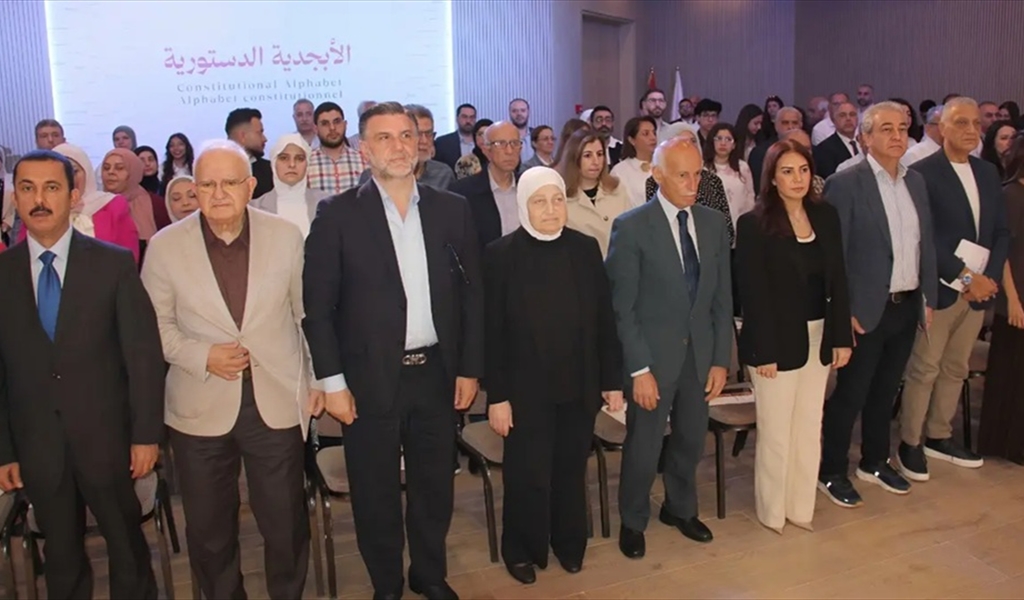 السيدة الحريري والمشاركون خلال اطلاق البرنامج