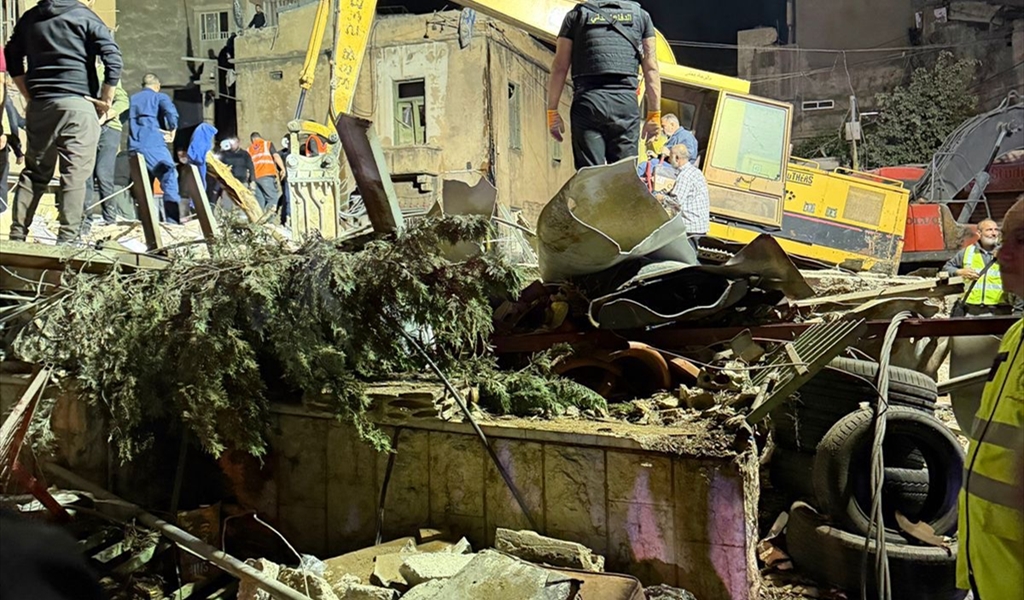 صورة متداولة: استمرار عمليات الإنقاذ بحثاً عن الناجين تحت الأنقاض جراء غارة إسرائيلية في حارة حريك