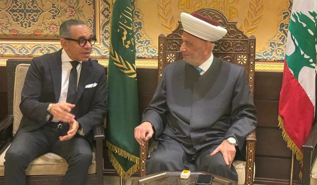 المفتي دريان مستقبلاً السفير موسى (محمود يوسف)
