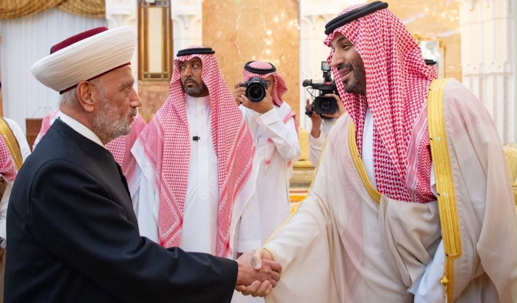 ولي العهد الأمير محمد بن سلمان استقبل مفتي الجمهورية اللبنانية الشيخ عبد اللطيف دريان في قصر منى، خلال الاستقبال الرسمي للوفود الرسمية المهنئة بمناسبة عيد الأضحى المبارك Subtitle  Date  Menu  Body الرئيسية	 إدخال