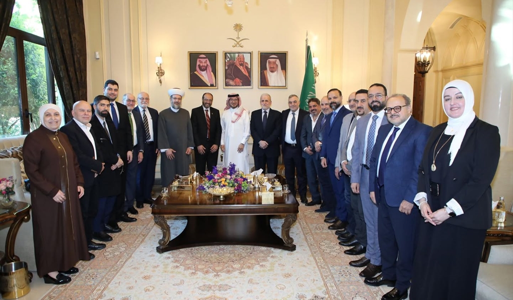 السفير بخاري متوسطاً وفد جمعية «الإرشاد والإصلاح»