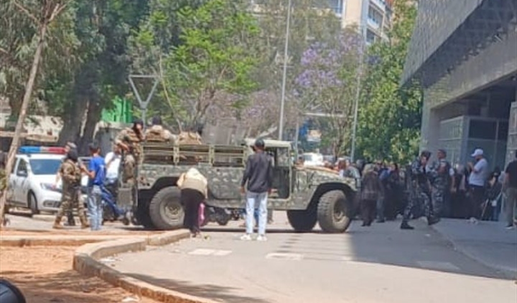 جانب من الاعتصام امام سوق الخضار في ارض جلول