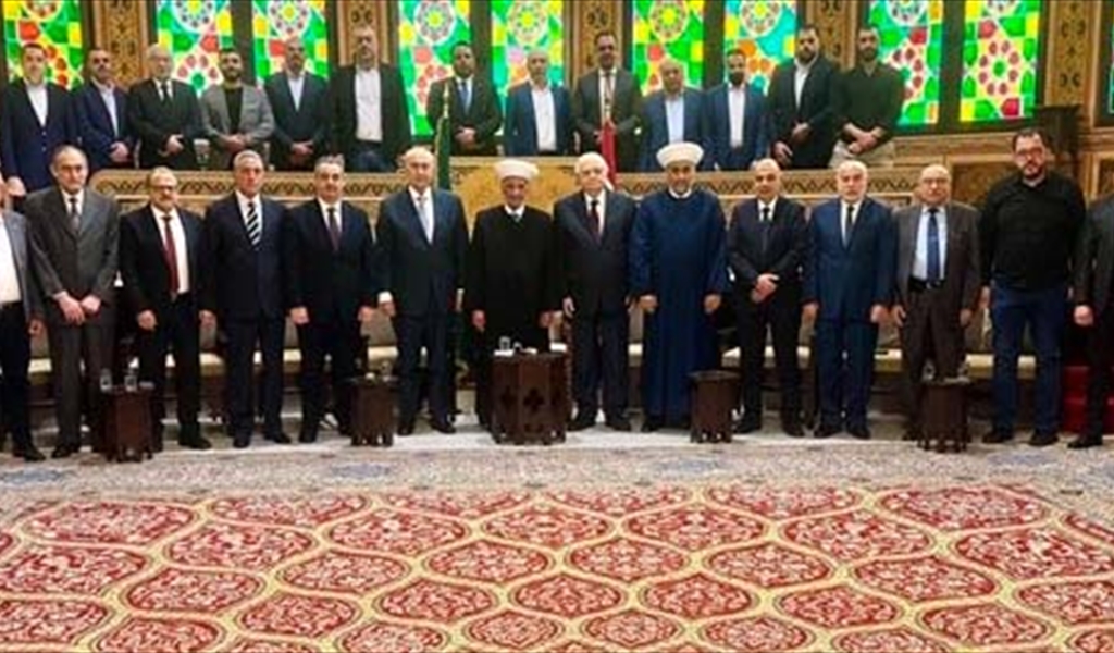 المفتي دريان يتوسط وفد منتدى حوار بيروت
