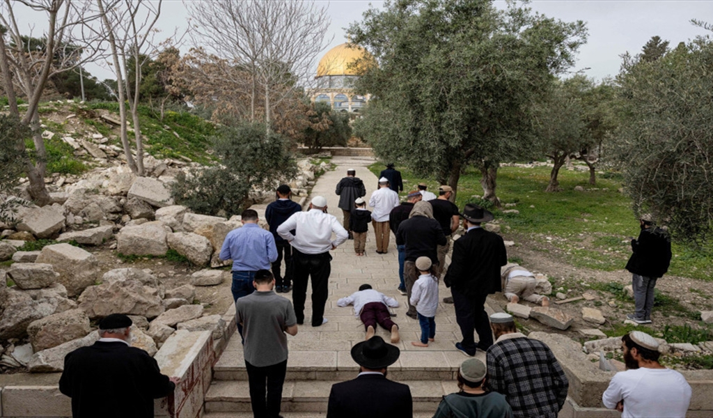القدس على موعد مع ثلاثة تحدّيات متوقّعة في الشهر الجاري: تحذيرات من تصاعد التوتر ودعوات شدّ الرحال للدفاع عن الأقصى