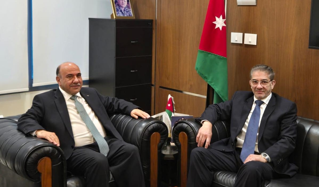 د. منيمنة والسفير الأردني وليد الحديد