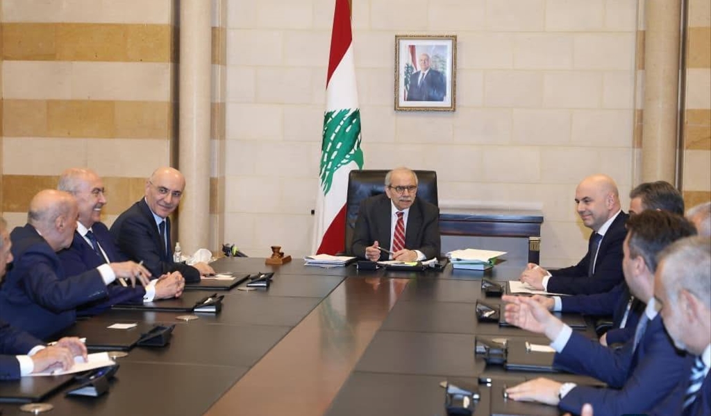 نواب بيروت خلال اجتماعهم بالرئيس سلام