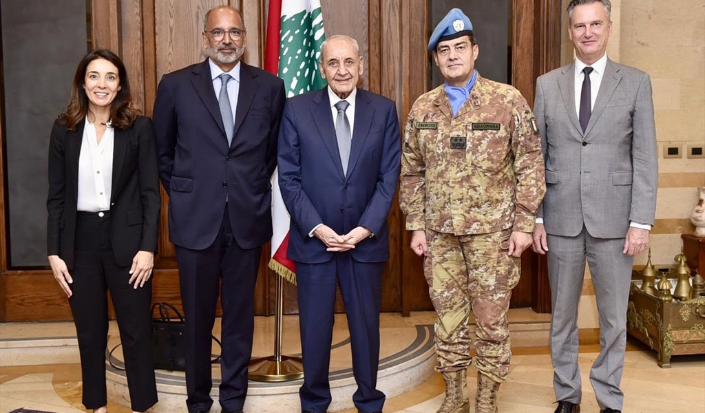 الرئيس بري متوسطاً قائد اليونيفيل وريزا والوفد المرافق